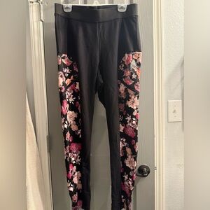 Like An Angel black stretch leggings with floral design on sides Women’s size 2X